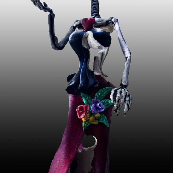 Decapitated elegance: Graceful skeletal remains - Picture 2 of 4